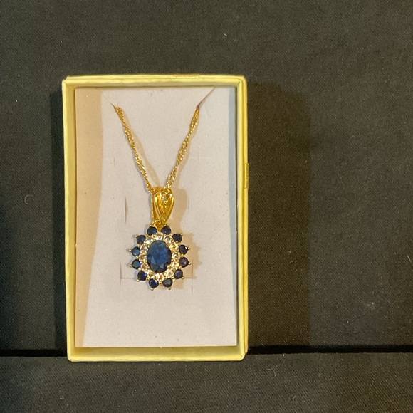 Elegant Gold and Blue Pendant Necklace - Picture 3 of 6